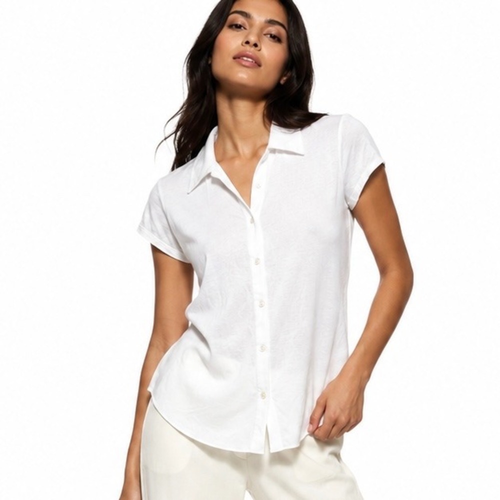 Aritzia White Short-Sleeve Button Down Blouse